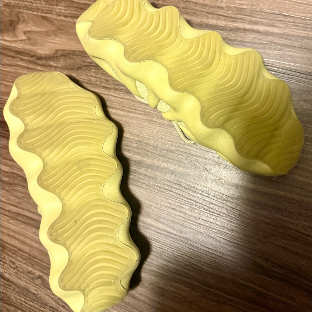 Yeezy 450 sulfur - Picture 3 of 8